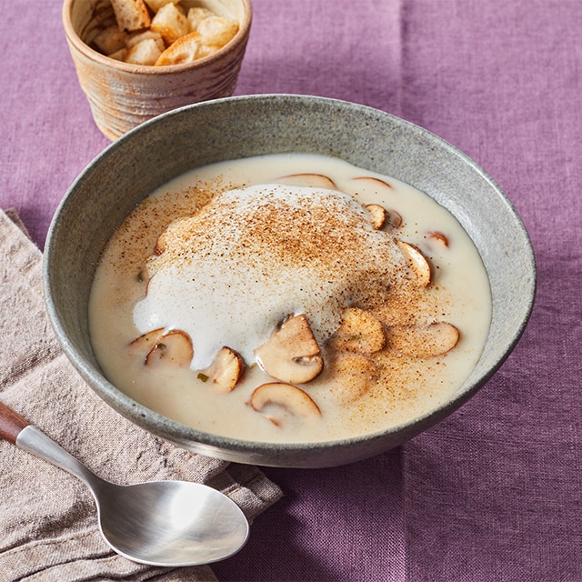 Champignonsoep met dragon en Parmenzaans kaasschuim